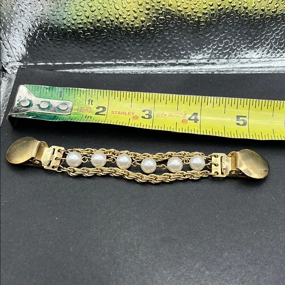 Vintage faux pearl sweater clip - Picture 2 of 3